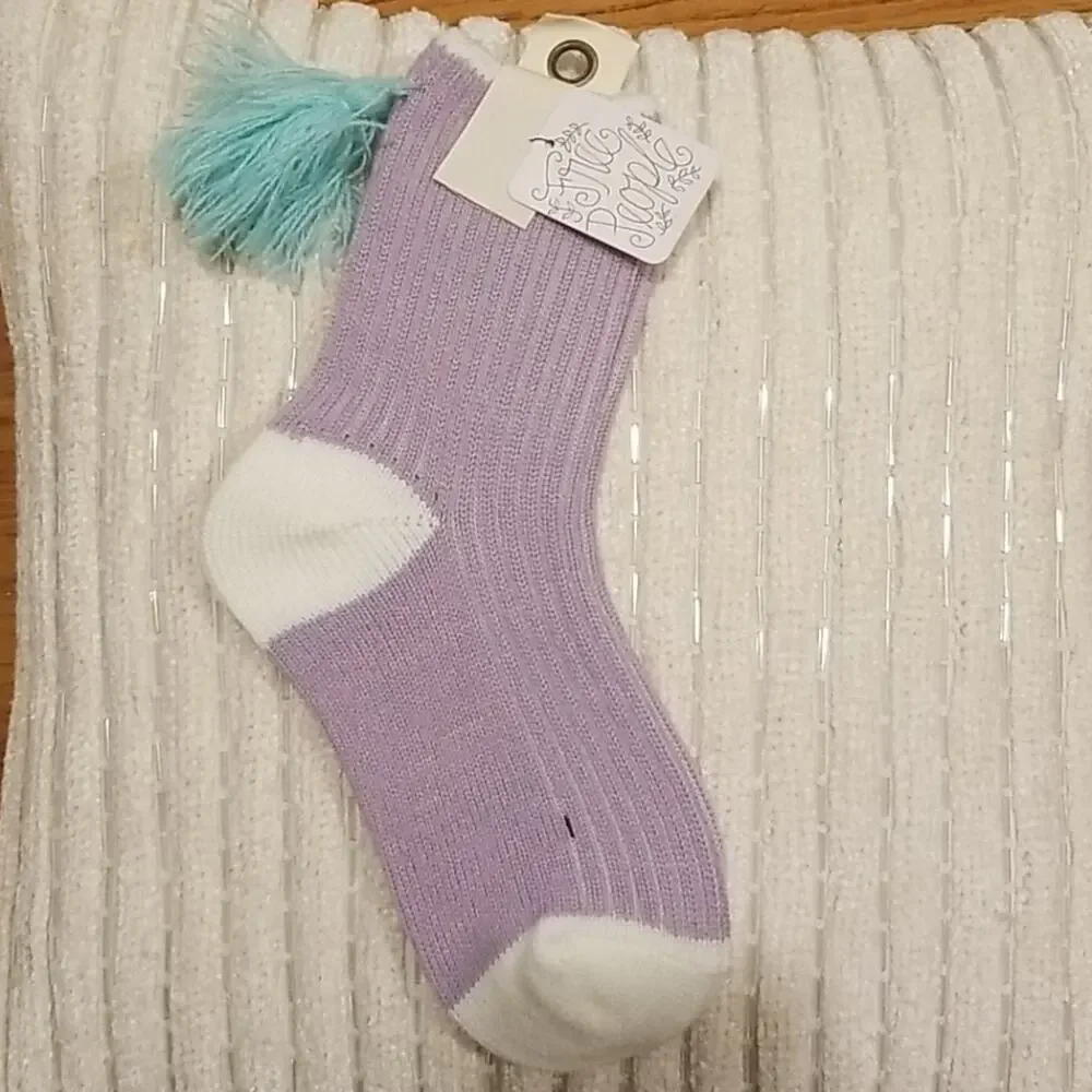 FREE PEOPLE Women’s socks. Lavender. One size.‎